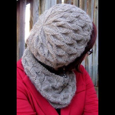 Alna Hat & Cowl by Susanna IC, photo &copy; Susanna IC