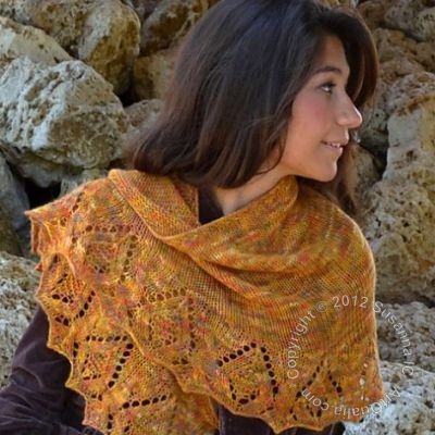 Beithe by Susanna IC, free pattern, Photo © ArtQualia, Model Natalie MacA