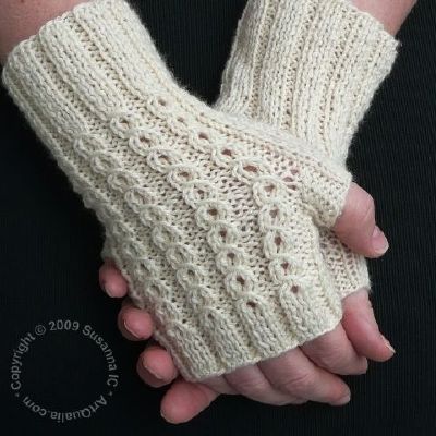 BonBons Mitts by Susanna IC, free pattern, photo © ArtQualia